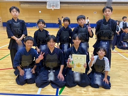 兵庫県スポーツ少年団剣道交歓大会予選会に出場した尚道館メンバーの集合写真。